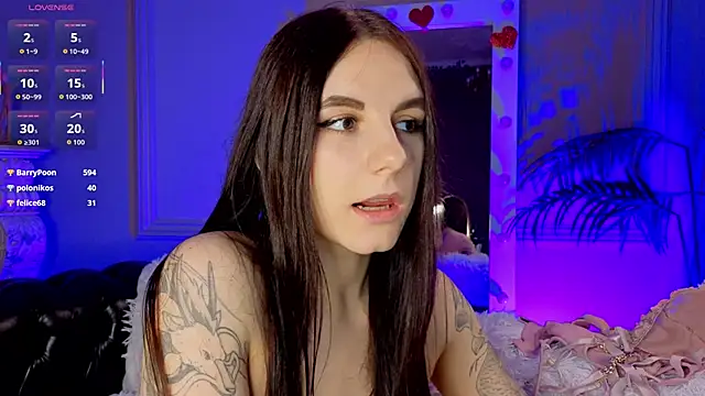 Kelly Woods online show from April 18, 7:07 pm