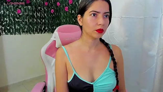 sweetieandjuicyy online show from September 23, 5:05 pm