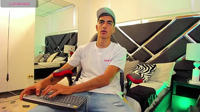 DimitryHank online show from December 28, 5:35 pm