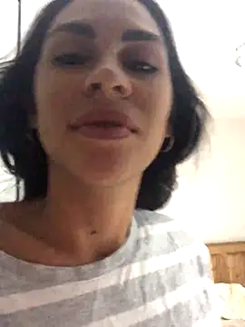 Snapshot of hotroommates chatting on November 12, 3:18 am hotroommates online show from November 12, 3:18 am