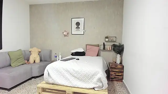 afrodita martinez online show from October 11, 6:45 am