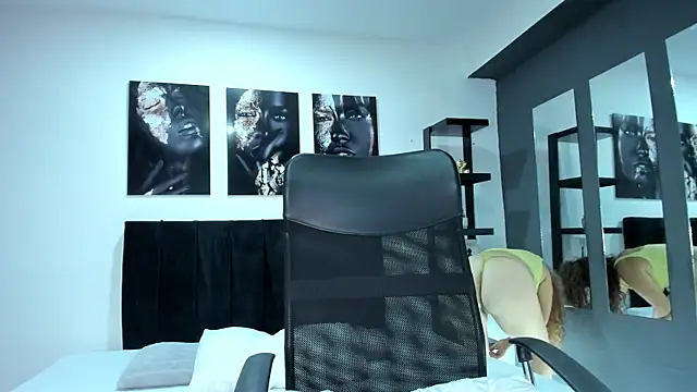 Mia fooxx  online show from November 12, 7:35 pm