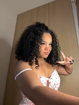 Snapshot of Lucy_wilson5 chatting on December 16, 3:19 am Lucy wilson5 online show from December 16, 3:19 am