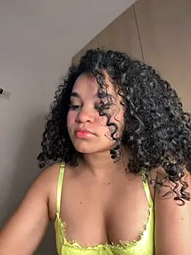 Snapshot of Lucy_wilson5 chatting on December 23, 3:40 am Lucy wilson5 online show from December 23, 3:40 am