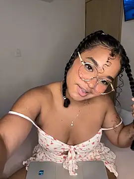 Snapshot of Lucy_wilson5 chatting on January 26, 6:38 am Lucy wilson5 online show from January 26, 6:38 am