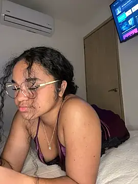 Snapshot of Lucy_wilson5 chatting on February 1, 6:54 am Lucy wilson5 online show from February 1, 6:54 am