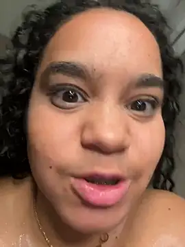 Snapshot of Lucy_wilson5 chatting on February 4, 8:13 am Lucy wilson5 online show from February 4, 8:13 am