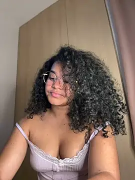 Snapshot of Lucy_wilson5 chatting on February 5, 6:46 am Lucy wilson5 online show from February 5, 6:46 am