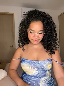 Snapshot of Lucy_wilson5 chatting on February 6, 7:24 am Lucy wilson5 online show from February 6, 7:24 am