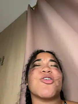 Snapshot of Lucy_wilson5 chatting on February 9, 9:58 am Lucy wilson5 online show from February 9, 9:58 am