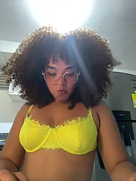 Snapshot of Lucy_wilson5 chatting on February 11, 6:08 am Lucy wilson5 online show from February 11, 6:08 am