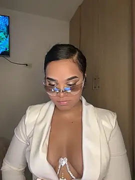 Snapshot of Lucy_wilson5 chatting on February 14, 4:15 am Lucy wilson5 online show from February 14, 4:15 am