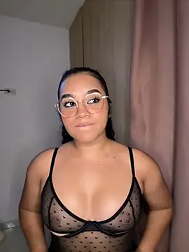 Snapshot of Lucy_wilson5 chatting on February 16, 6:32 am Lucy wilson5 online show from February 16, 6:32 am