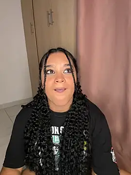 Snapshot of Lucy_wilson5 chatting on February 20, 7:01 am Lucy wilson5 online show from February 20, 7:01 am