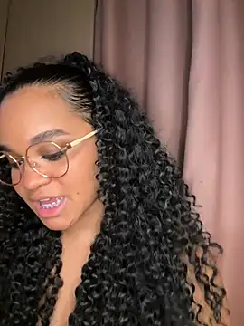 Snapshot of Lucy_wilson5 chatting on February 21, 7:01 am Lucy wilson5 online show from February 21, 7:01 am