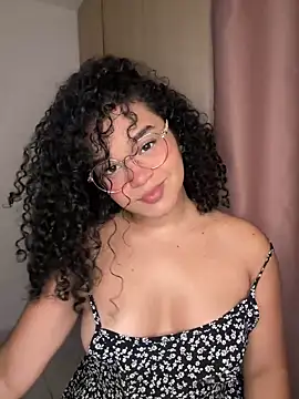 Snapshot of Lucy_wilson5 chatting on February 24, 3:44 am Lucy wilson5 online show from February 24, 3:44 am