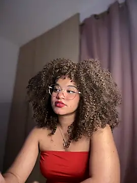 Snapshot of Lucy_wilson5 chatting on March 3, 9:33 am Lucy wilson5 online show from March 3, 9:33 am