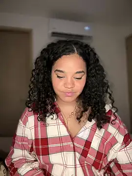 Snapshot of Lucy_wilson5 chatting on March 6, 7:47 am Lucy wilson5 online show from March 6, 7:47 am