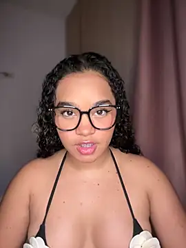 Snapshot of Lucy_wilson5 chatting on March 11, 4:10 am Lucy wilson5 online show from March 11, 4:10 am