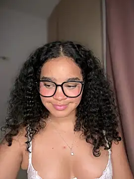 Snapshot of Lucy_wilson5 chatting on March 13, 6:48 am Lucy wilson5 online show from March 13, 6:48 am