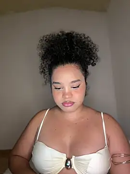 Snapshot of Lucy_wilson5 chatting on October 16, 1:50 am Lucy wilson5 online show from October 16, 1:50 am