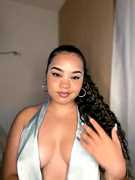 Snapshot of Lucy_wilson5 chatting on November 7, 3:28 am Lucy wilson5 online show from November 7, 3:28 am