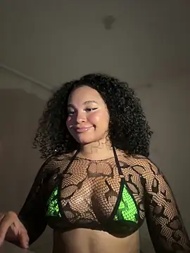 Snapshot of Lucy_wilson5 chatting on November 18, 3:34 am Lucy wilson5 online show from November 18, 3:34 am