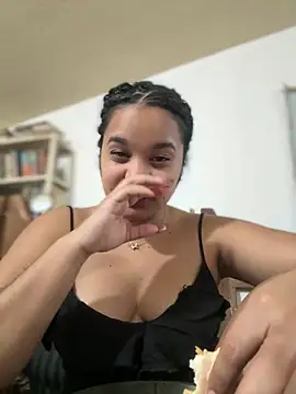 Snapshot of Lucy_wilson5 chatting on December 3, 1:13 am Lucy wilson5 online show from December 3, 1:13 am