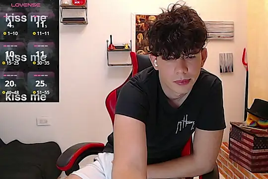 Snapshot of Angelo-cianuro- chatting on December 2, 10:38 pm Angelo-cianuro- online show from December 2, 10:38 pm