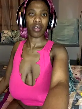 Snapshot of Queen-Boobylicious chatting on September 25, 9:29 pm Queen-Boobylicious online show from September 25, 9:29 pm