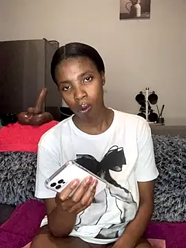 Snapshot of Queen-Boobylicious chatting on October 20, 7:36 pm Queen-Boobylicious online show from October 20, 7:36 pm