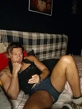 Snapshot of Lovely_milk chatting on December 16, 11:18 pm Lovely milk online show from December 16, 11:18 pm