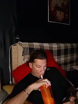 Snapshot of Lovely_milk chatting on December 17, 5:15 pm Lovely milk online show from December 17, 5:15 pm