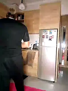 Snapshot of Lovely_milk chatting on December 19, 2:46 pm Lovely milk online show from December 19, 2:46 pm