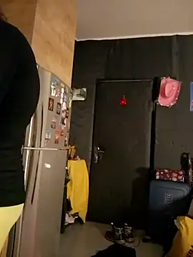 Snapshot of Lovely_milk chatting on January 2, 3:19 pm Lovely milk online show from January 2, 3:19 pm