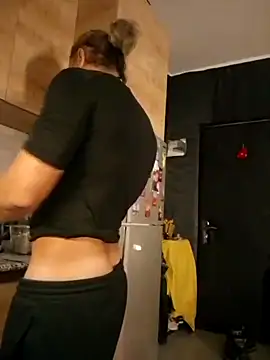 Snapshot of Lovely_milk chatting on January 3, 2:19 pm Lovely milk online show from January 3, 2:19 pm