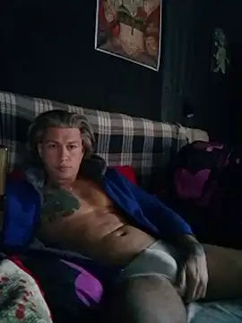 Snapshot of Lovely_milk chatting on March 1, 2:13 pm Lovely milk online show from March 1, 2:13 pm