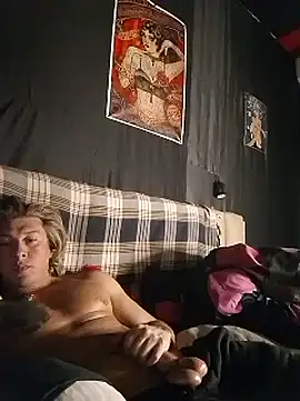 Snapshot of Lovely_milk chatting on March 9, 6:21 pm Lovely milk online show from March 9, 6:21 pm