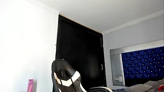 Snapshot of La_Perversa69 chatting on September 30, 7:41 pm La Perversa69 online show from September 30, 7:41 pm