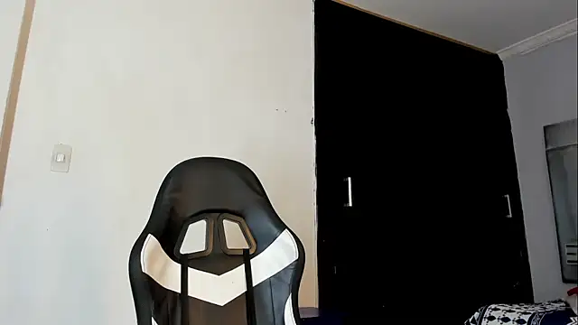 Snapshot of La_Perversa69 chatting on October 10, 7:46 pm La Perversa69 online show from October 10, 7:46 pm