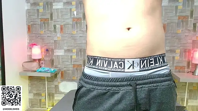 Snapshot of aaron_antonella_mds chatting on November 15, 8:27 pm aaron antonella mds online show from November 15, 8:27 pm