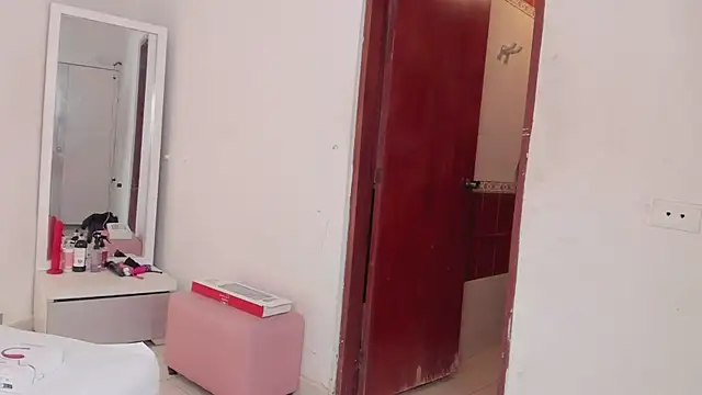 Snapshot of Alhana_pulido chatting on March 11, 11:37 pm Alhana pulido online show from March 11, 11:37 pm