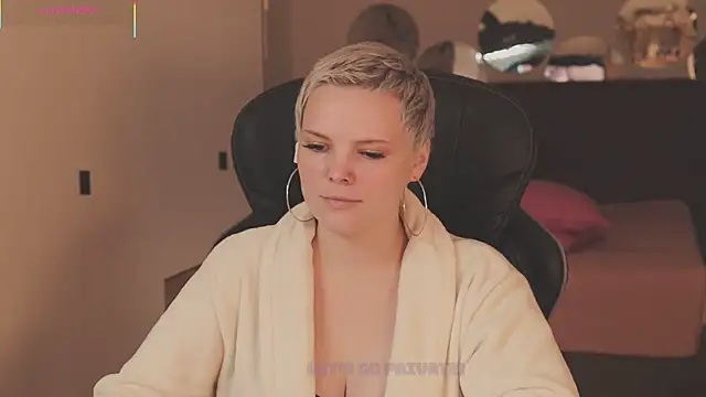 Snapshot of LikaBerry1 chatting on November 27, 1:57 pm LikaBerry1 online show from November 27, 1:57 pm