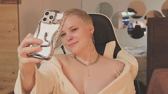 LikaBerry1 online show from December 21, 12:01 pm