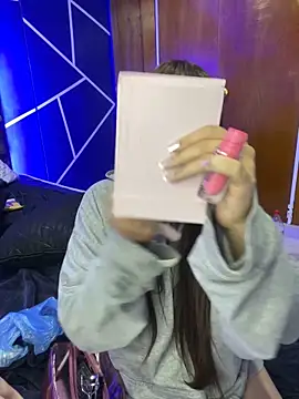 Snapshot of angel_natural chatting on February 13, 10:00 pm angel natural online show from February 13, 10:00 pm