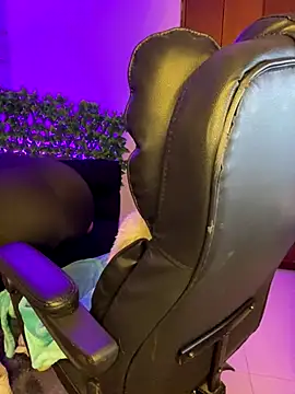 Snapshot of angel_natural chatting on November 5, 8:42 pm angel natural online show from November 5, 8:42 pm