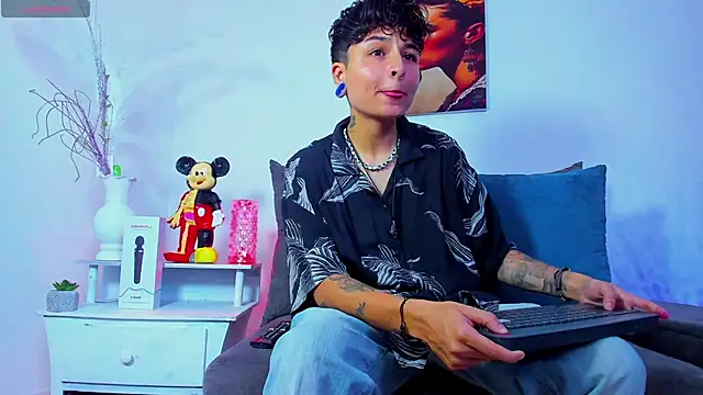 Snapshot of ZuryRamirez_ chatting on January 18, 6:10 pm ZuryRamirez online show from January 18, 6:10 pm