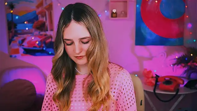 Snapshot of DeboraLarson chatting on December 24, 10:11 am DeboraLarson online show from December 24, 10:11 am