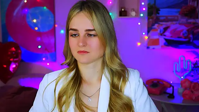 Snapshot of DeboraLarson chatting on March 16, 3:47 am DeboraLarson online show from March 16, 3:47 am