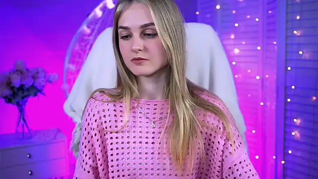 Snapshot of DeboraLarson chatting on March 19, 7:18 am DeboraLarson online show from March 19, 7:18 am